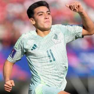 Gilberto Mora, feliz por su doblete ante España