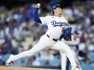 El japonés, Yoshinobu Yamamoto, guió con una apertura dominante la victoria de la novena angelina. EFE/C. Brehman