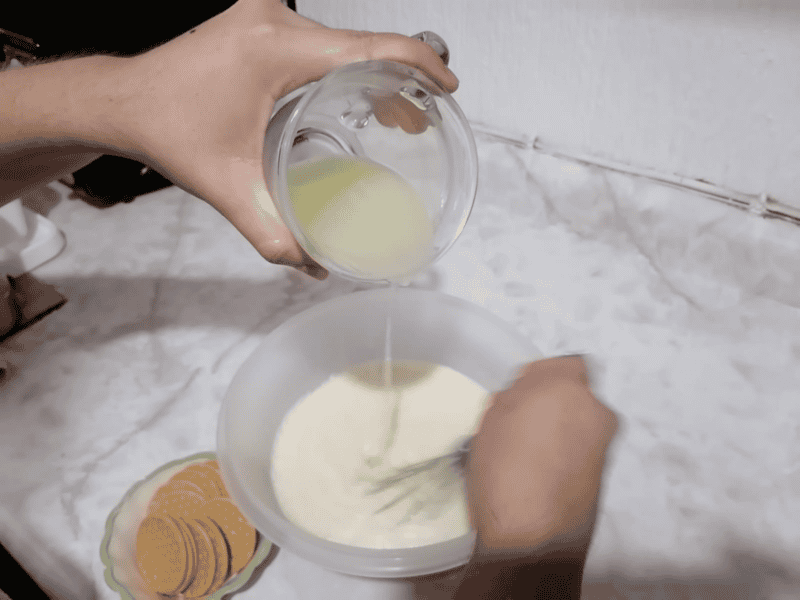  Agrega el jugo lentamente y en tandas breves. ESPECIAL / F. Flores