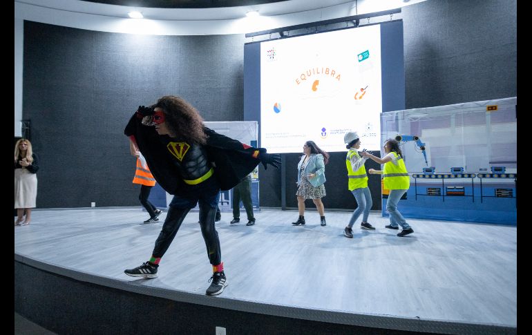 Este 5 de octubre, el escenario del Centro de la Amistad Internacional en Guadalajara abrirá sus puertas a la puesta en escena “La violencia es el problema, no la solución…”, a cargo de la Compañía de Teatro Sfera Industrial. CORTESÍA