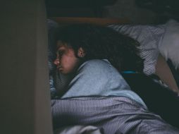 Soñar con alguien que ya no está en este mundo es una de las visiones nocturnas más comunes en el ser humano. CANVA