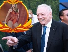 El propietario del equipo Dallas, Jerry Jones, elogió cómo la relación que Taylor Swift tiene con Travis Kelce, ala cerrada de los Chiefs, ha hecho crecer el interés de miles de personas por la NFL. ESPECIAL / AFP y AP