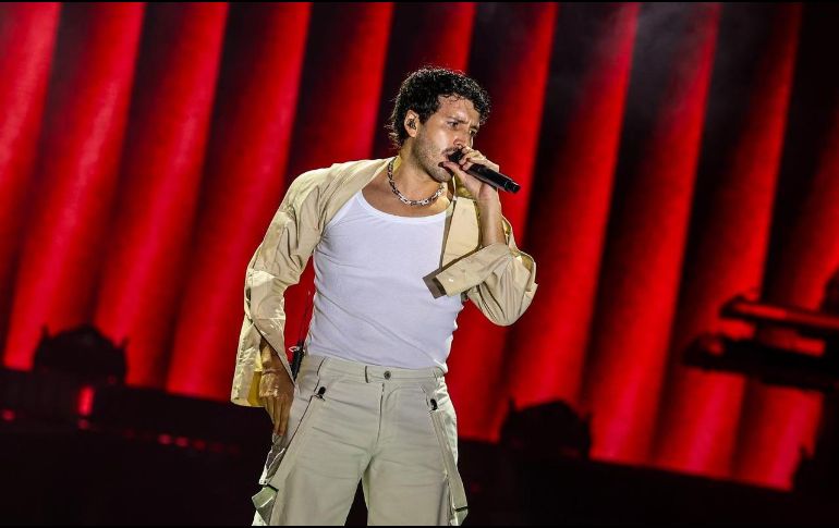 Ataviado con un atuendo relajado, el cantante se mostró cercano y espontáneo durante todo el show. EL INFORMADOR/A.NAVARRO