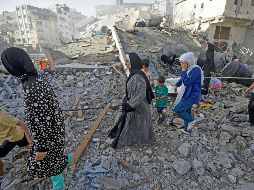 Los ciudadanos gazatíes, a la espera de que se concrete un cese al fuego. EFE