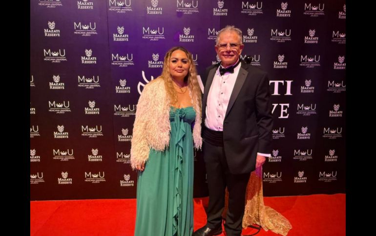 La Alfombra Roja iluminó el centro histórico de Tapalpa con la presencia de personalidades, artistas e invitados especiales, en una pasarela conducida por Aryana Benavides y Miguel Horta. EL INFORMADOR/ H. Navarro