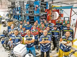 Su labor implica enfrentar calles inundadas, tráfico y jornadas extensas, destacando su compromiso con la entrega diaria de las ediciones. EL INFORMADOR/A. Navarro