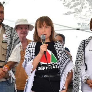 Greta Thunberg fue golpeada y obligada a besar la bandera israelí, asegura activista