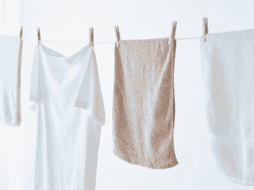 Cuando la ausencia de sol no permite tender la ropa al aire libre, es indispensable que se cuente con otras alternativas de secado que no maltraten las prendas. ESPECIAL