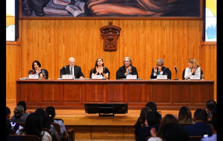 Marisol Schulz, José Trinidad Padilla, Karla Planter, Xavier Marcé, Héctor Raúl Solís y Anna Guitart estuvieron presentes durante la presentación del programa general de la FIL 2025. EL INFORMADOR / J. Acosta