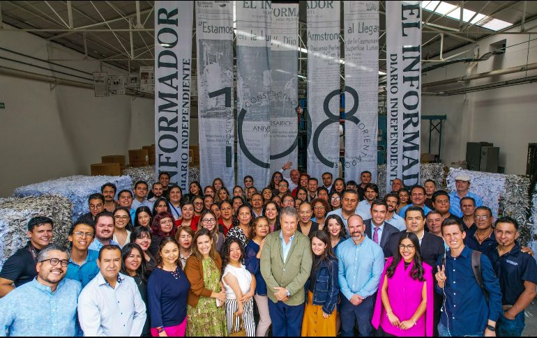 Con motivo del 108 aniversario de EL INFORMADOR, colaboradores de todas las áreas del diario celebraron la llegada de su nueva prensa, “Doña Stella”, instalada en la sede de Nicolás Regules y Carteros, en la colonia Moderna. EL INFORMADOR/A. Navarro