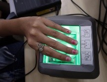 Se espera que la CURP biométrica sustituya a la credencial del INE como principal documento de identificación oficial. EFE/Archivo