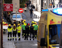 Personal de emergencia responde a la escena del derrumbe de un edificio en Madrid, España, el martes 7 de octubre de 2025. AP / Manu Fernández