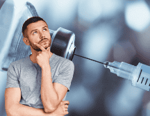 Para que una vacuna desarrolle toda su potencia, expresaron especialistas, deben pasar cuando menos dos semanas para que el sistema inmunológico de un organismo sano esté preparado para desarrollar defensas. ESPECIAL / CANVA