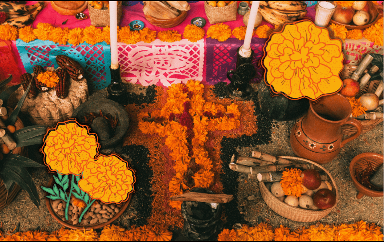 Las flores que acompañan el altar de muertos pueden variar según la región. ESPECIAL