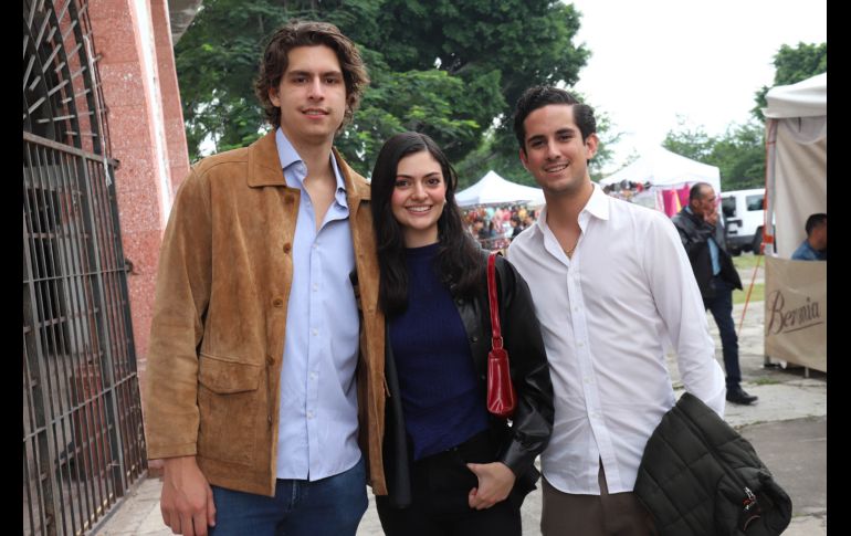 Diego Ochoa, Maitane López y Juan Rodolfo Rodríguez. GENTE BIEN JALISCO / Temporada Grande 2025 en Plaza de Toros Nuevo Progreso