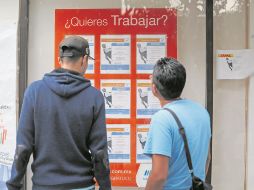 Ciudadanos buscan vacantes disponibles. EL INFORMADOR