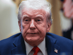 Donald Trump anunció ayer miércoles que Israel y Hamás aceptaron la primera fase de su plan de paz para Gaza, que contempla el fin de la ofensiva israelí en el enclave y la liberación de todos los rehenes. EFE / S. Corum