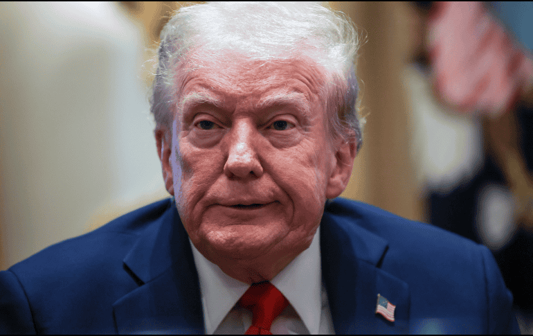 Donald Trump anunció ayer miércoles que Israel y Hamás aceptaron la primera fase de su plan de paz para Gaza, que contempla el fin de la ofensiva israelí en el enclave y la liberación de todos los rehenes. EFE / S. Corum