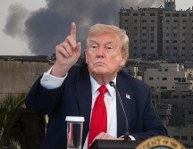 Donald Trump, que ansía el galardón desde que lo ganó el entonces presidente Barack Obama en 2009, presume ya haber resuelto siete guerras, además del acuerdo entre Israel y Hamás anunciado ayer. EFE / M. Saber y EFE / F. Chung