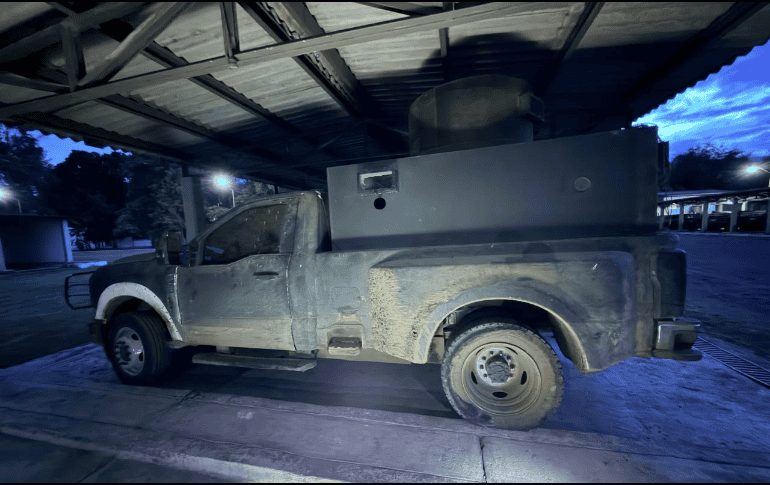 Apenas el pasado 8 de octubre fue asegurado un vehículo con blindaje artesanal por parte de elementos de la Policía del Estado. ESPECIAL / Fiscalía de Jalisco