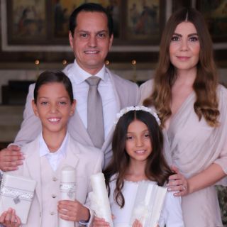 André e Isabella reciben la Primera Comunión en familia