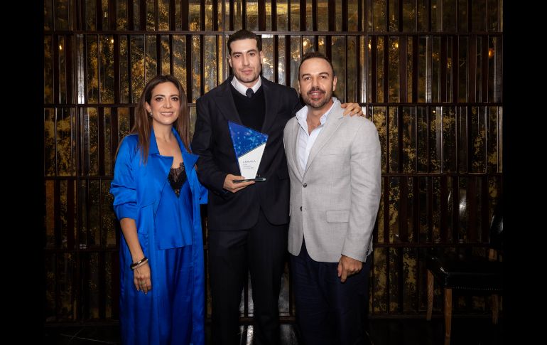 Kriss Carmona, Dr. José Magaña y Gerardo Bermea. GENTE BIEN JALISCO / Revista del 10 de octubre 2025