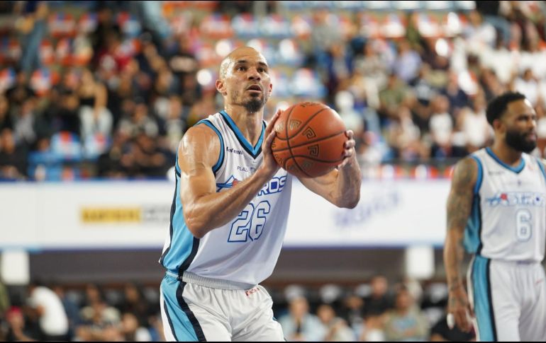 Rigoberto Mendoza destacó sobre la duela con diez rebotes, tres robadas y dos bloqueos. CORTESÍA/Astros de Jalisco