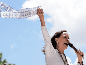 Machado destacó como una firme opositora al presidente Hugo Chávez, de ella es la frase "expropiar es robar", con la que en 2012 interrumpió un discurso de Chávez. AP / ARCHIVO