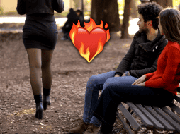 Los celotípicos justifican esas acciones, argumentando que de esa forma cuidan a su pareja, sin embargo, más que tratarse de una acción protectora, limitan y controlan la vida de la persona. ESPECIAL / CANVA