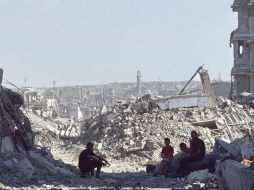 Durante la jornada de hoy los equipos de defensa civil han recuperado 99 cuerpos en diferentes áreas de la Franja de Gaza. EFE / Ahmad Awad