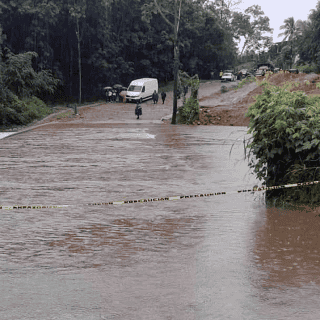 Autoridades despliegan elementos para apoyar a la población afectada por las lluvias