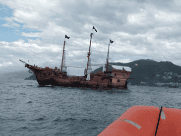 Al no lograr estabilizar la embarcación, se tomó la decisión de evacuar a las personas a la altura de Playa Camarones, hundiéndose la embarcación.  ESPECIAL