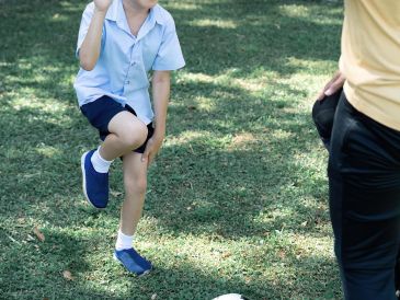 Investigadores han constatado cómo los descendientes de padres entrenados físicamente muestran una adaptabilidad intrínseca al ejercicio y mejores parámetros metabólicos en comparación con los que tenían padres sedentarios. ESPECIAL / CANVA