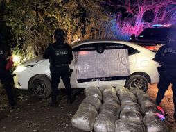 Los policías estatales detectaron alrededor de 17 envoltorios con aparente marihuana, que en suma dieron un peso de aproximadamente 70 kilos tras hacer una revisión. ESPECIAL