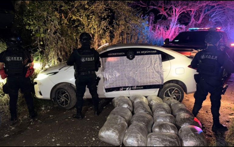 Los policías estatales detectaron alrededor de 17 envoltorios con aparente marihuana, que en suma dieron un peso de aproximadamente 70 kilos tras hacer una revisión. ESPECIAL