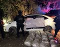 Los policías estatales detectaron alrededor de 17 envoltorios con aparente marihuana, que en suma dieron un peso de aproximadamente 70 kilos tras hacer una revisión. ESPECIAL