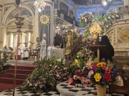 Ya se asomaba el alba y las campanas de la Catedral repicaban. Los aplausos, estruendosos, recibían a la Virgen en la explanada de la Plaza Guadalajara. EL INFORMADOR/O. González