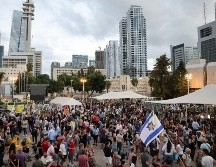 Hasta ahora, el ministerio de Justicia israelí publicó hace dos días la lista de los 250 prisioneros palestinos que cumplen cadena perpetua y que serán liberados en el alto el fuego. EFE/EPA/ABIR SULTAN