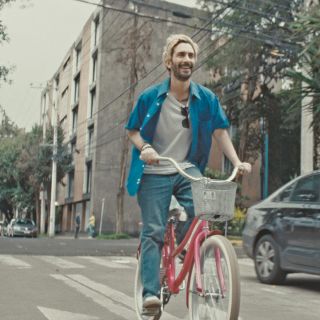 Octavio Hinojosa brilla en “Sobriedad, me estás matando”