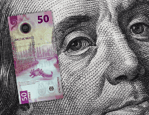 Hoy, la mejor opción en la compra del dólar —en este momento de la mañana (a las 07:50 horas)— es en Banamex; y la venta, en BBVA Bancomer. ESPECIAL / CANVA