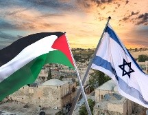 Dentro de Gaza se celebrará una pequeña ceremonia religiosa por los fallecidos, cuyos ataúdes serán llevados entonces fuera del enclave, envueltos en banderas israelíes. ESPECIAL / CANVA