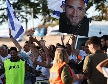 La Plaza de los Rehenes de Tel Aviv estalló en júbilo con las imágenes de las llegadas de los rehenes. EFE / EPA / ATEF SAFADI