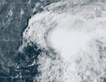 Esta imagen satelital proporcionada por la NOAA, muestra A la tormenta tropical 