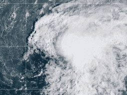 Esta imagen satelital proporcionada por la NOAA, muestra A la tormenta tropical 