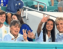 Verónica Castro aparece junto a sus hijos en partido de fútbol. ESPECIAL / TIKTOK / @labolasports