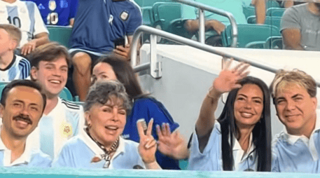 Verónica Castro aparece junto a sus hijos en partido de fútbol. ESPECIAL / TIKTOK / @labolasports