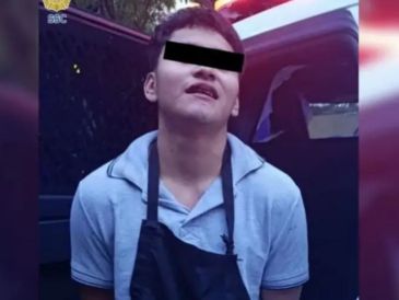 Testigos presenciales afirmaron que Iván golpeó a la víctima, identificada con las iniciales W. S., utilizando un tubo metálico similar a los que se emplean para armar los puestos ambulantes. ESPECIAL