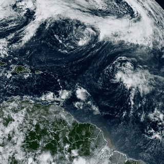 Tormenta "Lorenzo" avanza sobre el Atlántico sin representar amenaza