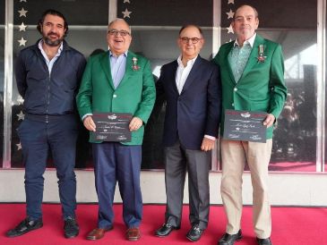 Los homenajeados recibieron una medalla en forma de estrella, diseñada por TANE, y un saco conmemorativo verde elaborado por Hackett London. CORTESÍA