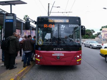 Se trata de 12 nuevos autobuses articulados de gas natural marca FOTON y tienen capacidad para trasladar a 140 pasajeros. CORTESÍA